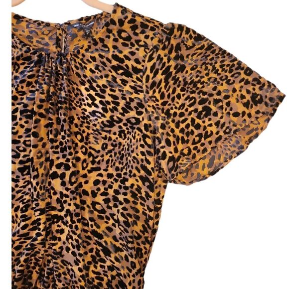 NWT Guess Women's Rhelin Wreckless Cheetah Print Top Brown Black M - Picture 4 of 10